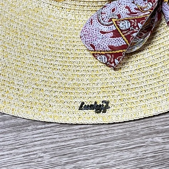 Elegant Wide-Brim Straw Hat – Chic & Sun-Ready - Picture 3 of 5